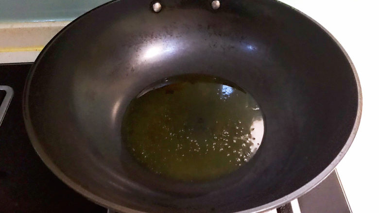 爆炒牛蛙,另起锅，锅里加入菜籽油