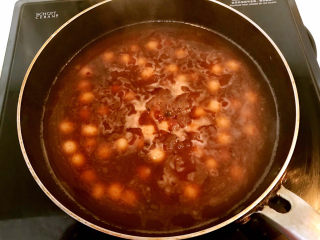 红豆汤圆,大火烧开煮3分钟，小汤圆都漂浮上来就熟了