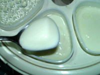 黄桃酸奶水果沙拉,发酵完成，成为凝固的蜜桃味酸奶