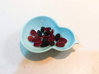 红豆汤圆,蔓越莓和蓝莓果干