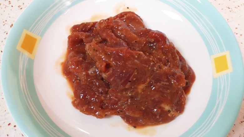 杏鲍菇炒牛肉,买的冷冻的<a style='color:red;display:inline-block;' href='/shicai/ 7396'>黑椒牛柳</a>，常温解冻。