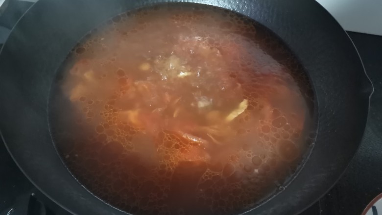 番茄牛腩面,汤汁烧好了