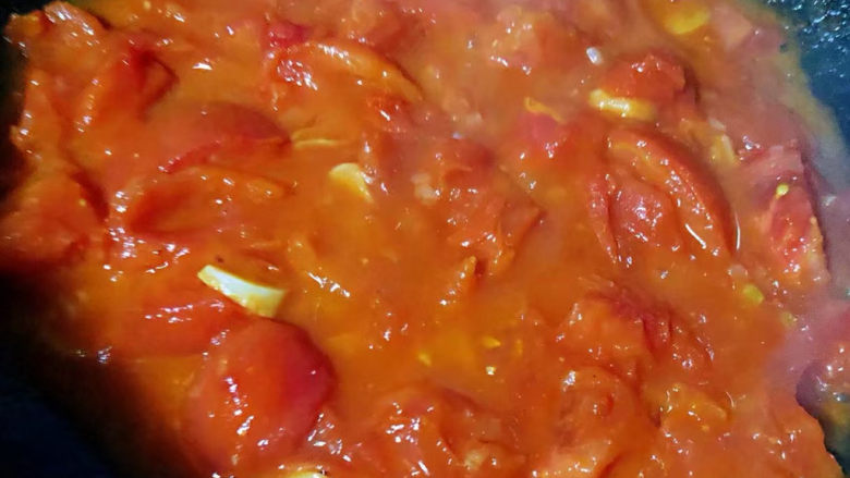 番茄牛腩面,番茄炒炒出浓浓的番茄汁