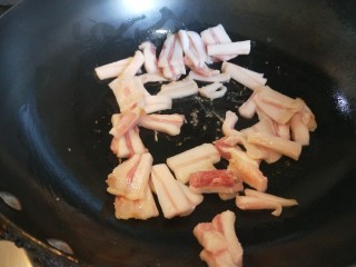 猪肉白菜包子,放入锅中。
