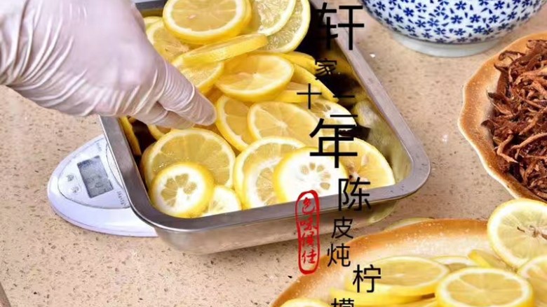 止咳化痰－陈皮冰糖柠檬膏（不含川贝）,然后铺一层柠檬