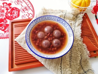 红豆汤圆,家人特别喜欢。