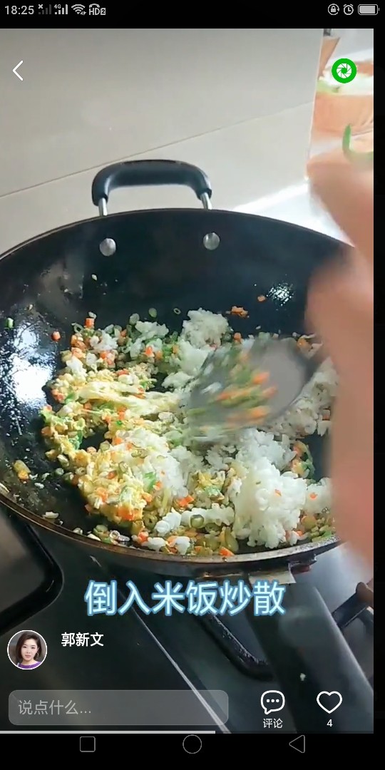 韩式泡菜炒饭,米饭完全融合菜一起。