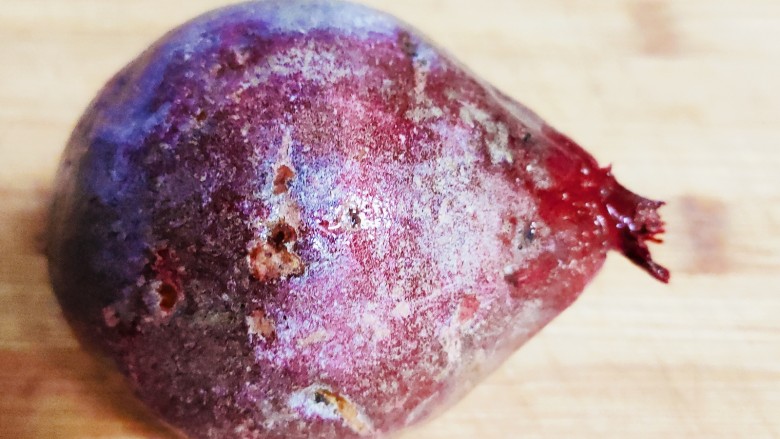 紫薯燕麦粥,取<a style='color:red;display:inline-block;' href='/shicai/ 2643'>紫薯</a>一个，清洗干净