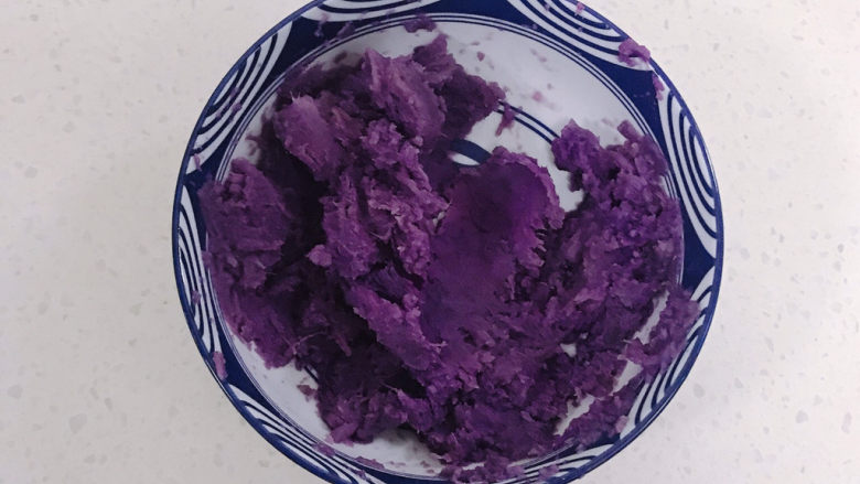 紫薯燕麦粥,捣烂