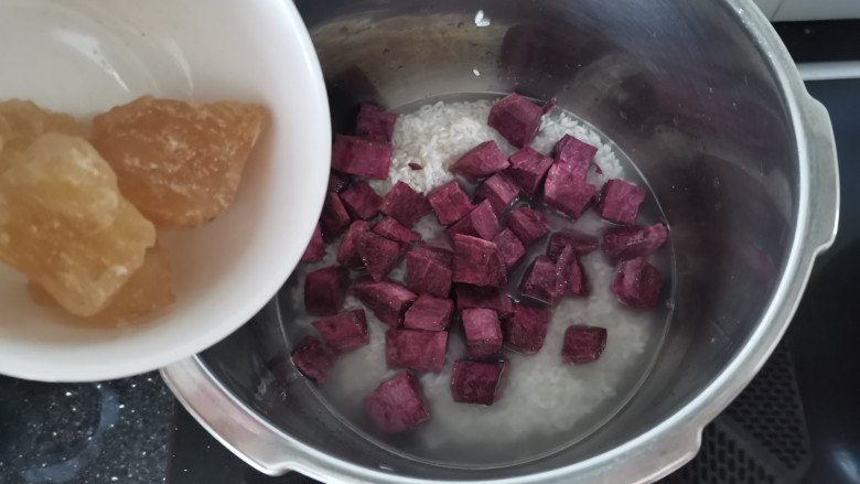 紫薯燕麦粥,冰糖倒入