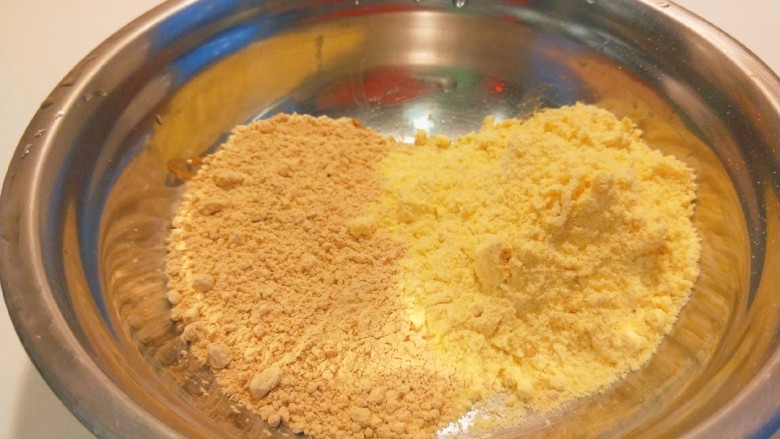 玉米面糊糊,加入玉米粉，黄豆粉。