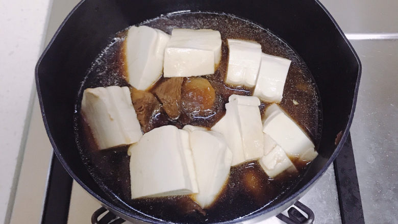 牛肉炖豆腐,放入豆腐再等个10多分钟。