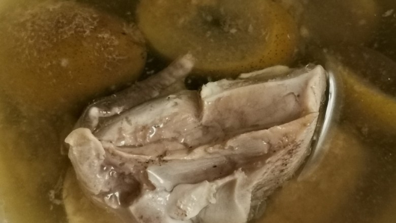 沙榄响螺瘦肉汤,炖够时候，加盐调味，饮汤吃渣。
