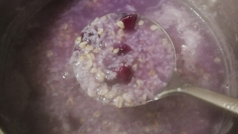 紫薯燕麦粥,越来越浓稠