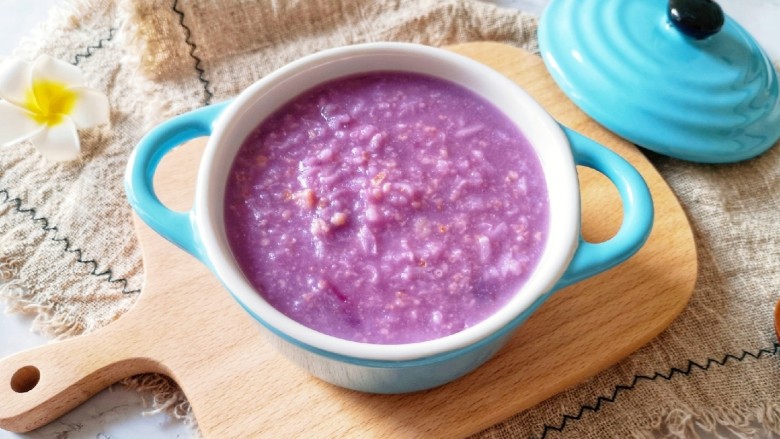 紫薯燕麦粥,不用配菜都好吃。