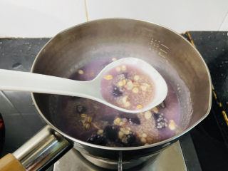 紫薯燕麦粥,搅拌均匀