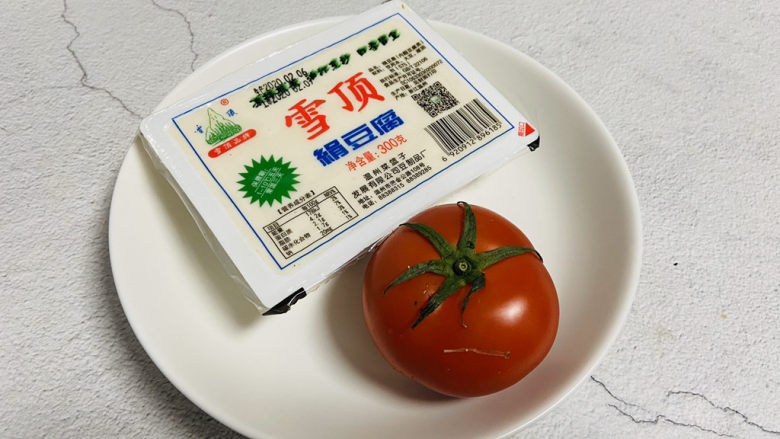 牛肉炖豆腐,<a style='color:red;display:inline-block;' href='/shicai/ 465'>豆腐</a>、西红柿