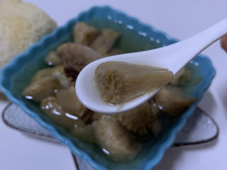 猴头菇鸡汤,鲜香的猴头菇鸡汤；