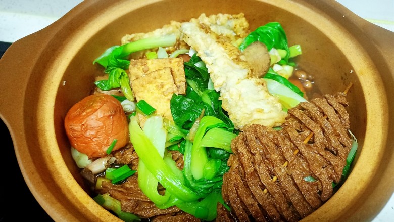 卤花生米、豆腐串、胡萝卜、山药、带鱼、上海青,搅拌均匀