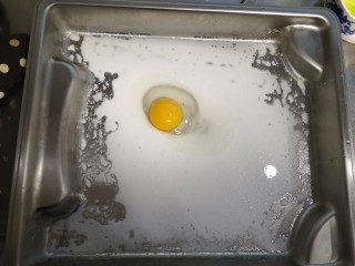 爽滑肠粉,打入一个鸡蛋
也可以不放，根据自己喜好来