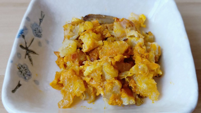 鸡蛋豆腐羹,蟹黄都是毛蟹上剔除下来的。