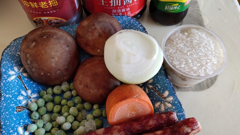香菇腊肠焖饭,准备原料