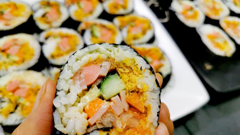 超级无敌美味又简单的寿司,一定要尽快食用，口感更加哦
