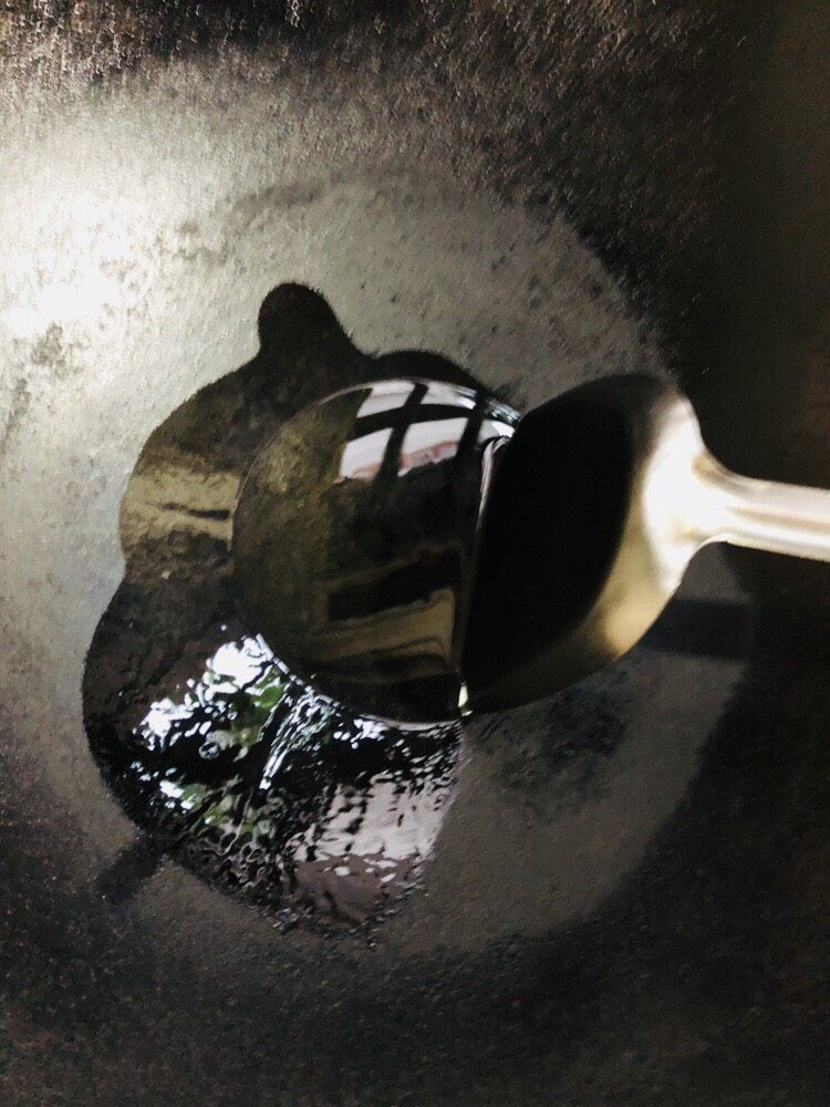 胡萝卜炒木耳,锅内放适量油