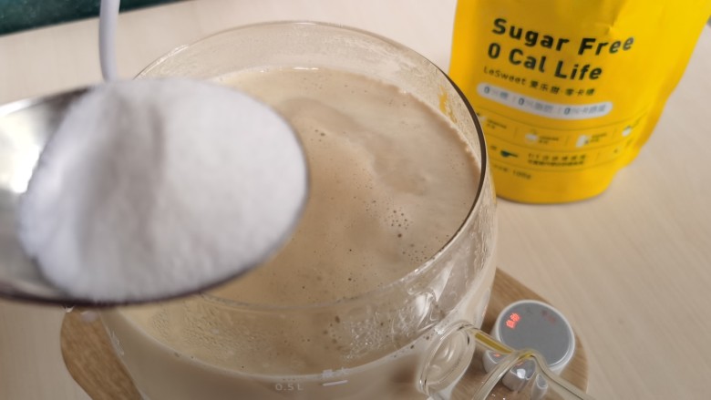 宅家自制珍珠奶茶,根据个人口味加入白糖或炼乳，我加了爱乐甜0卡糖。