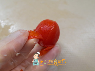 8个月以上番茄肉泥粒粒面,看到表皮开裂就是可以剥了