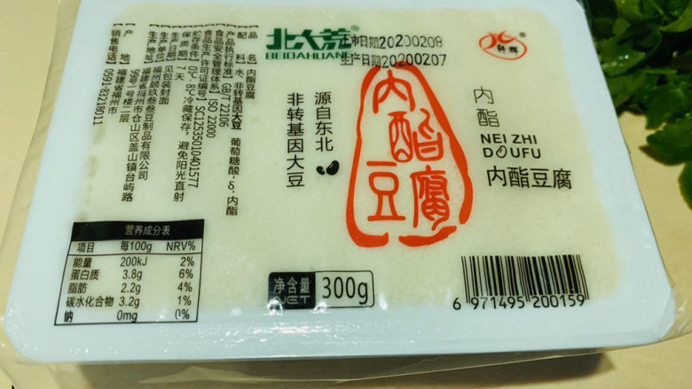 香菇豆腐汤,<a style='color:red;display:inline-block;' href='/shicai/ 9656'>内脂豆腐</a>用半盒；