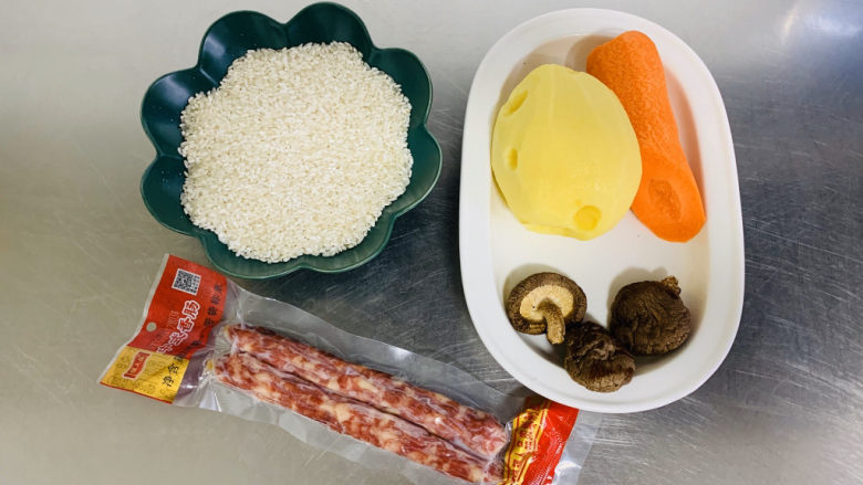 香菇腊肠焖饭,蒸米饭材料