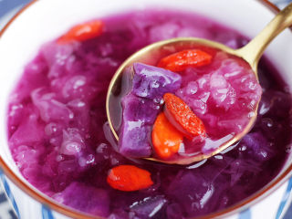 紫薯银耳汤,颜色超治愈。