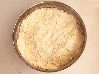 小米发糕,加入中筋面粉，调匀