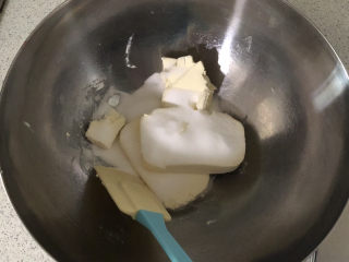 重芝士蛋糕杯,室温软化的奶油奶酪加细砂糖

预热烤箱上160度下180度10分钟