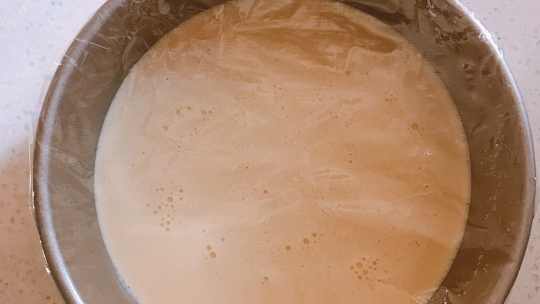 小米发糕,盖上保鲜膜发酵至两倍高