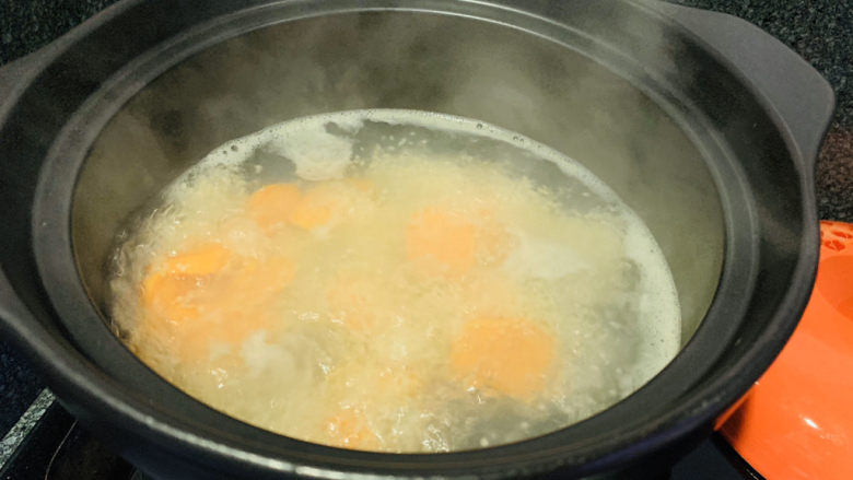 小米红薯粥,煮的时候要搅拌下；