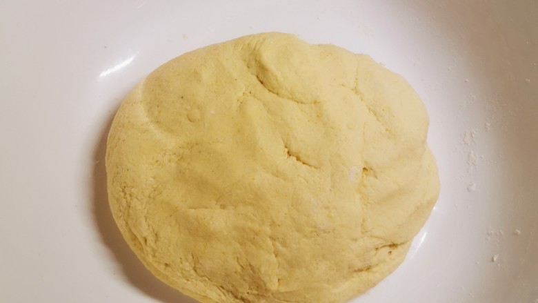 小米发糕,和成比较软一点的面团  加盖子  静置发酵