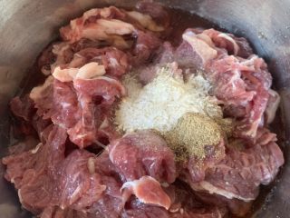 麻辣水煮牛肉,放小苏打和淀粉
