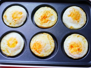 糖醋荷包蛋,鸡蛋按自己喜欢的成熟度煎好盛出。