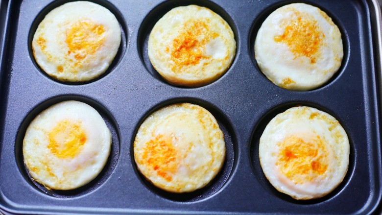 糖醋荷包蛋,鸡蛋按自己喜欢的成熟度煎好盛出。