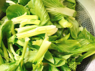 椒香白菜苔,放入白菜苔