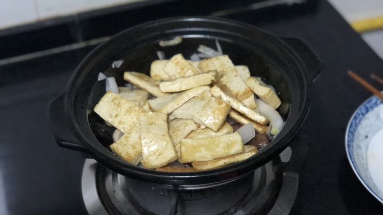 乌羽金霞映屏山➕香菇蒜苗烧豆腐,加入煎豆腐