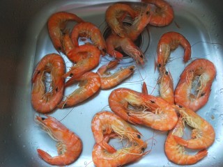香辣干锅虾,冰虾一大盘的量。