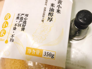 小米红薯粥,准备好山西黄小米