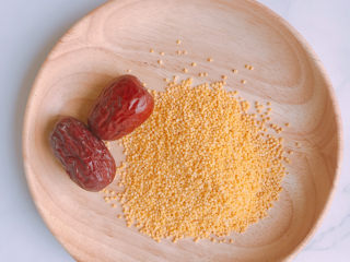 小米红薯粥,据说小米有助于养胃