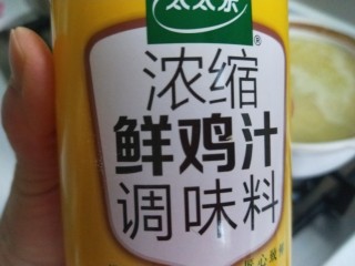 小米炖海参,加入适量鲜鸡汁。
