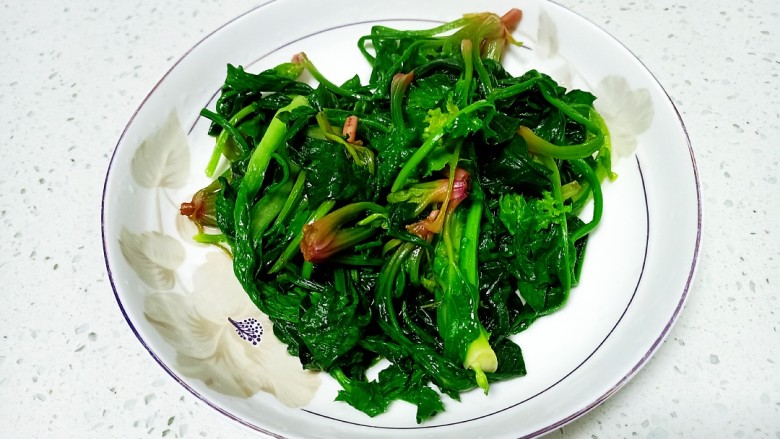 豆腐、豆干炒菠菜,捞出