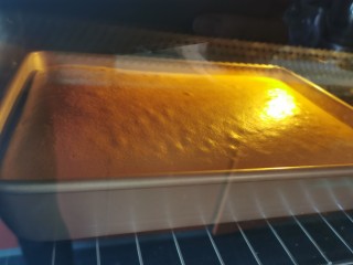 软绵绵滑嫩嫩的古早蛋糕,上下火150度烤制70分钟