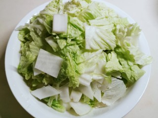 大白菜炖粉条,白菜切块